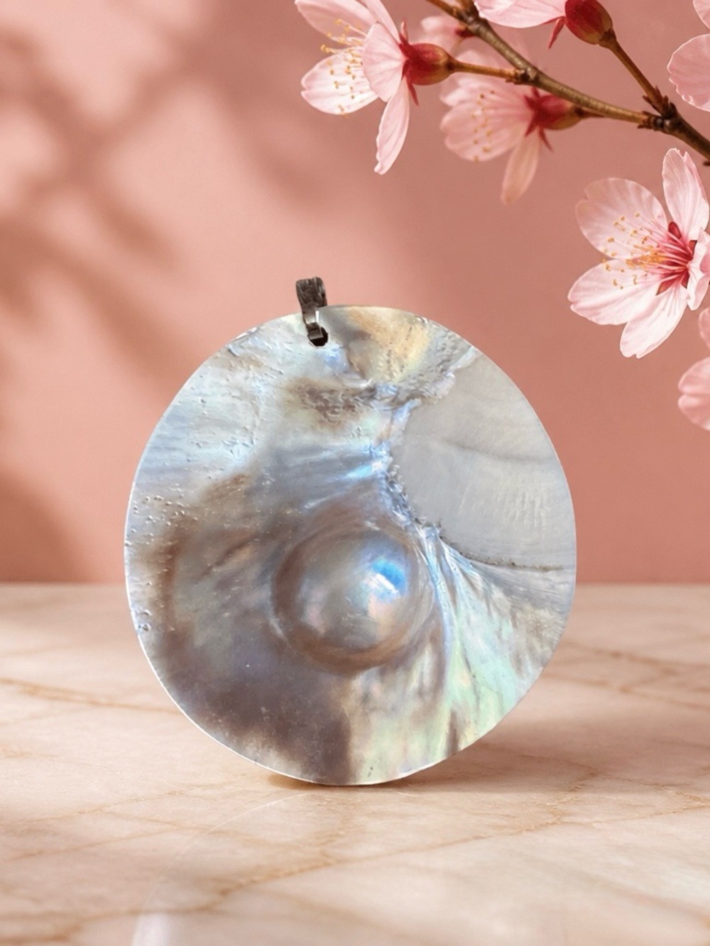 Vintage Natural Mabe Blister Pearl Shell Disc Pendant Necklace